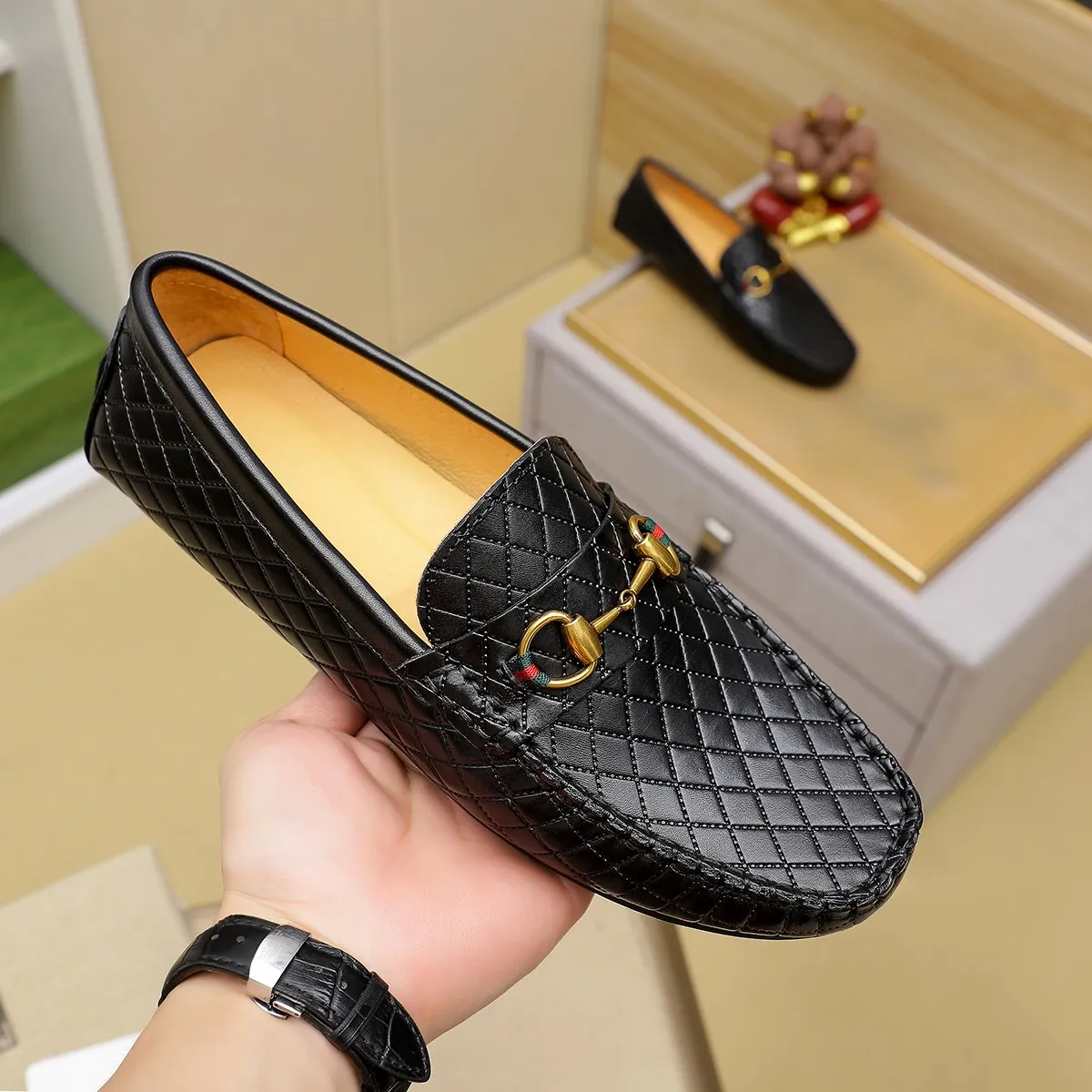Men's shoes💰380💰🕷🕷️【 GUCCI 】Gucci's best-selling trendy men's casual slip-on shoes 🇨🇳Official website original 1:1 mold 💯Original quality, fine workmanship ☘Fashionable and versatile, perfect shape, comfortable on the feet 🍓Trendy men's recommended model, imported cowhide on the top layer 🎋High-quality pigskin lining, rubber wear-resistant and non-slip outsole, high-end atmosphere, worth owning 🍉Optional 38-44